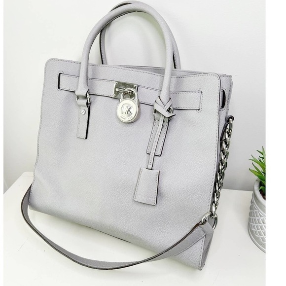 29-Michael Kors pearl gray handbag - Picture 5 of 15